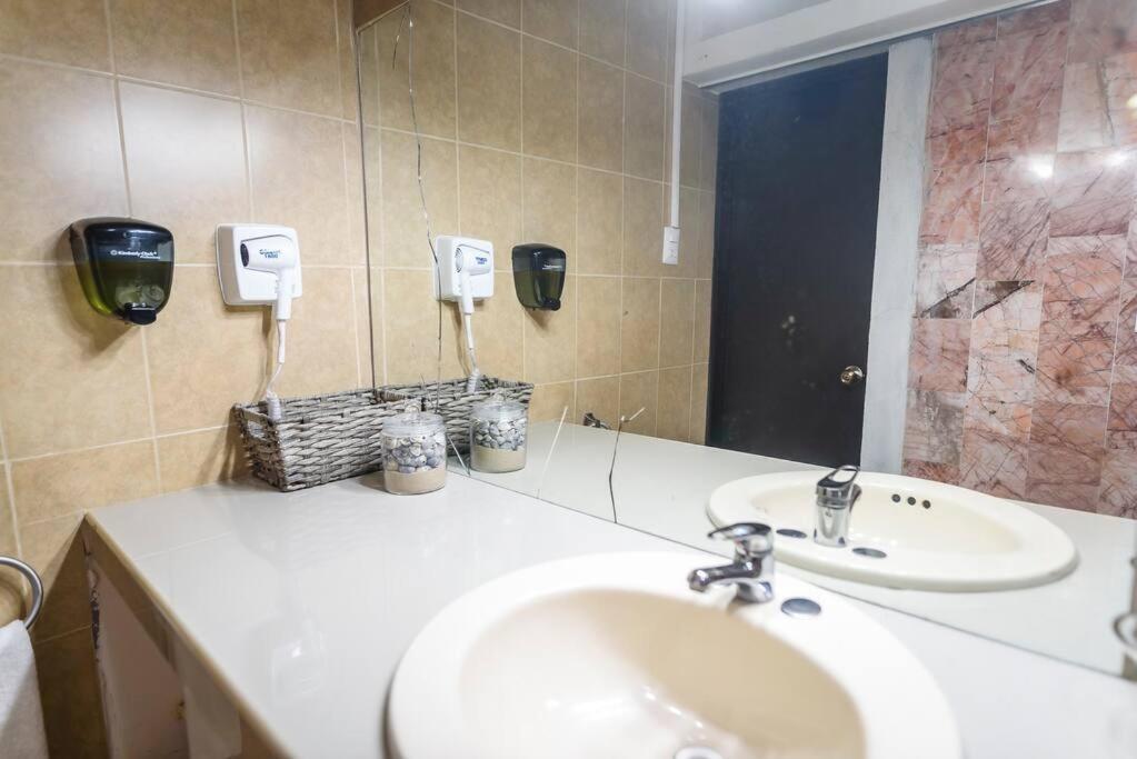 Departamento GRANDE con 2 recamaras con aire 5 camas wifi 115mb, cocina .Cochera techada, #4 Ciudad Valles Exterior foto